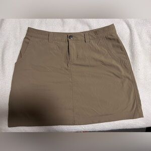 nice shorts skirt. brown color. eddie bauer size 6